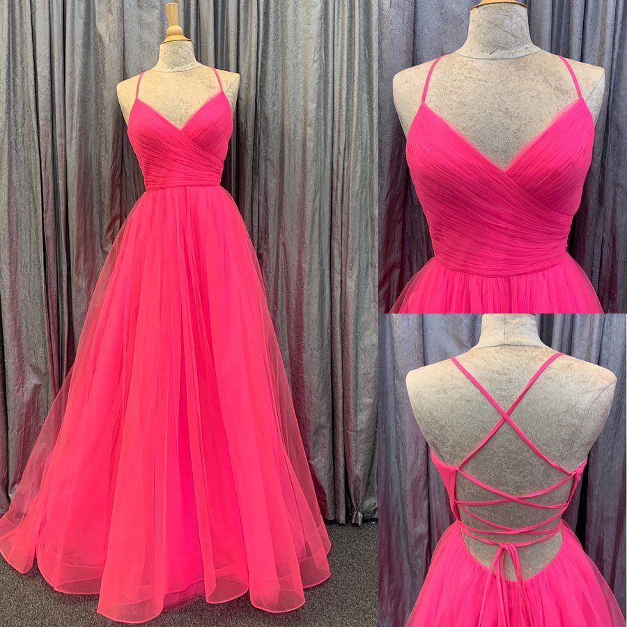 Vestido de fiesta plisado con espalda con cordones y corte en A